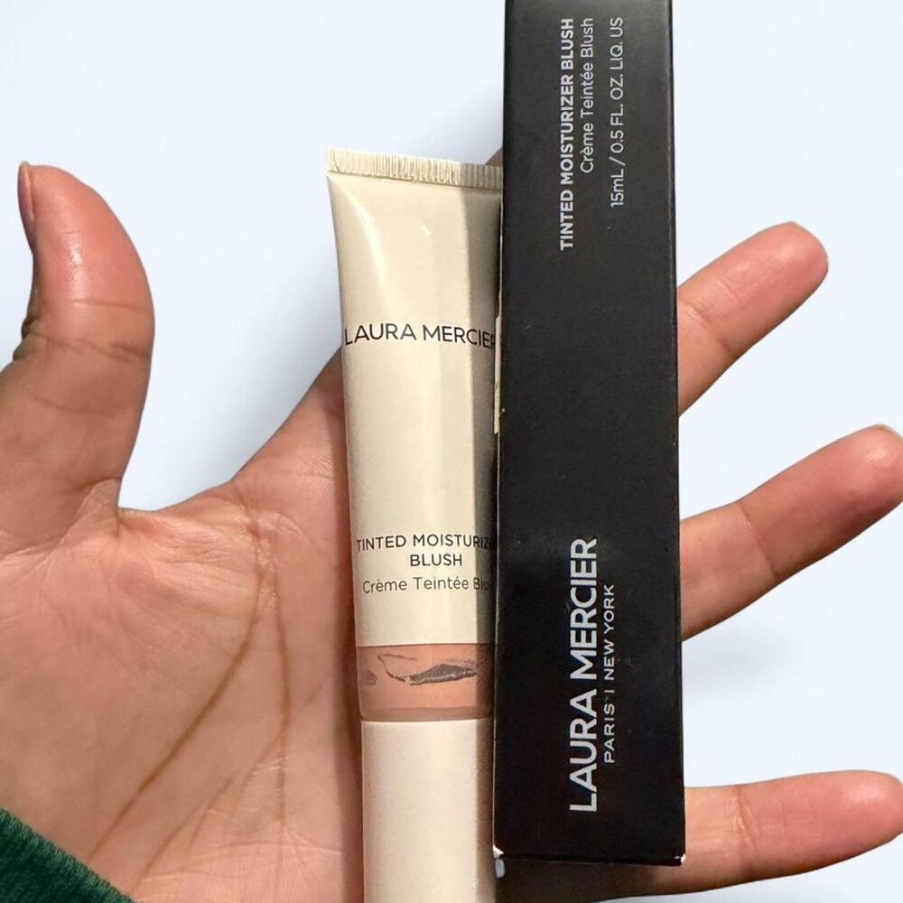 Laura Mercier - Picture 3 of 3